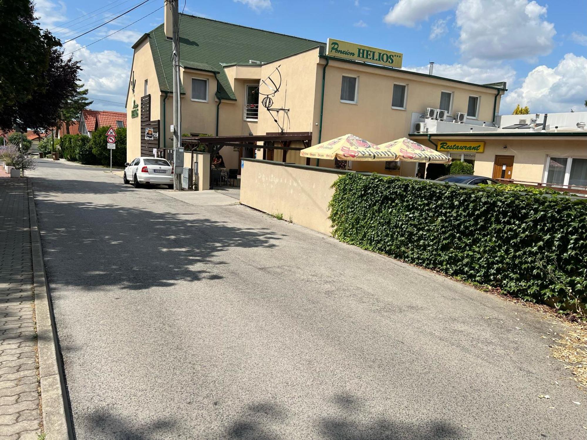 Penzion Helios Bratislava Luaran gambar
