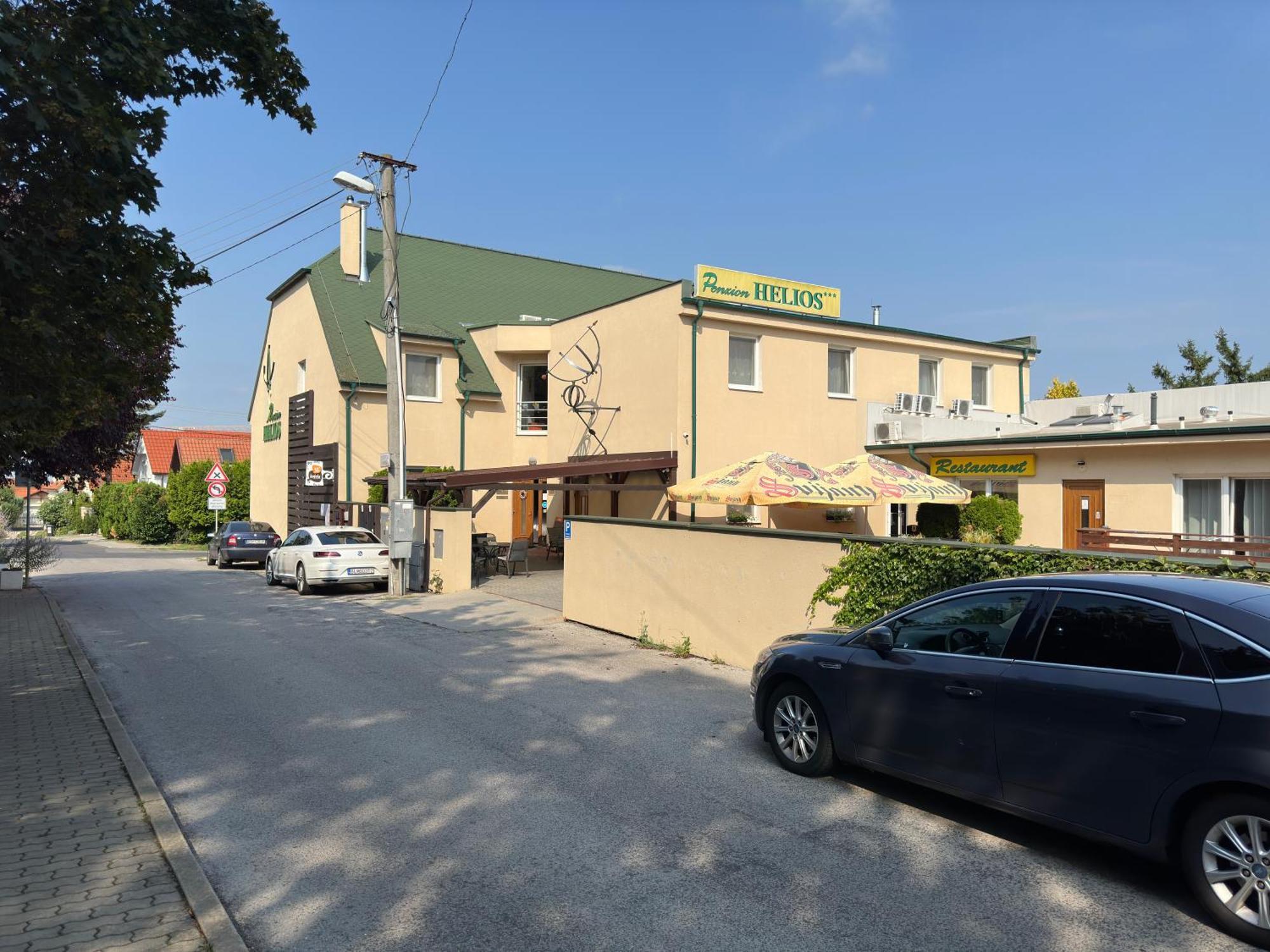 Penzion Helios Bratislava Luaran gambar